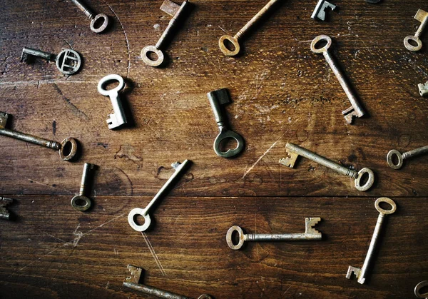 Old Keys Wooden Table — Zdjęcie stockowe