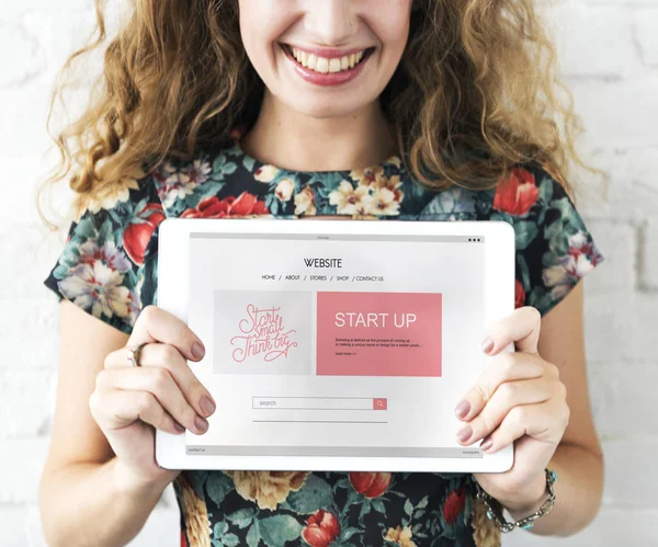 Kaukasische Vrouw Met Tablet Originele Photoset — Stockfoto