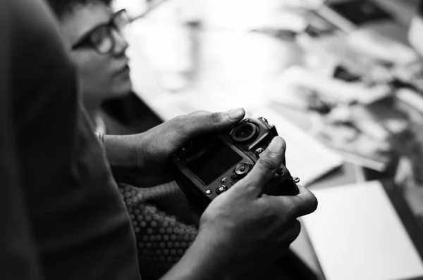 Donna Affari Che Lavora Con Macchina Fotografica Fotoset Originale — Foto Stock