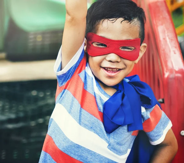 Superhéroe Niño Jugando Patio Recreo Fotoset Original — Foto de Stock