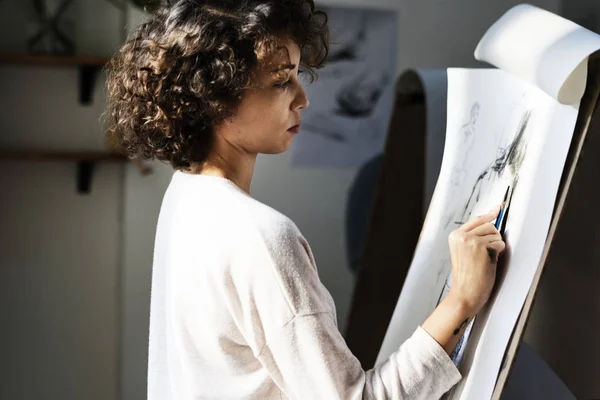 Mujer Pintando Sobre Caballete Estudio Arte Fotoset Original — Foto de Stock