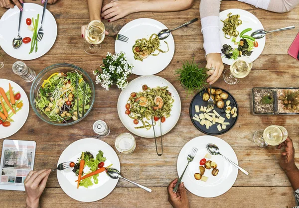 Weiblichkeit verbindet Brunch Café ungezwungene Geselligkeit — Stockfoto