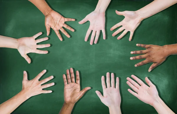 Groep Van Diverse Multi Etnisch Handen Een Schoolbord Originele Photoset — Stockfoto