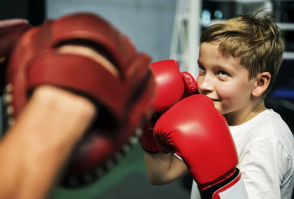 Exercício de Boxe para Menino — Fotografia de Stock