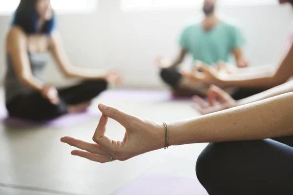 Personas Sentadas Loto Posan Clase Yoga — Foto de Stock