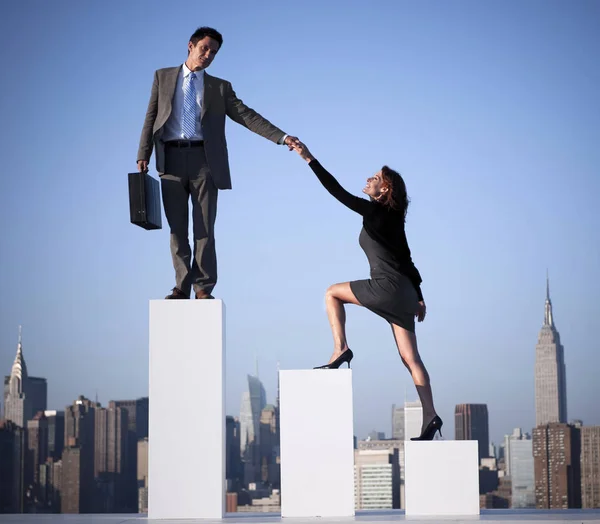 Businessman Helping Businesswoman Going Growth Graph Original Photoset — Stock Photo, Image