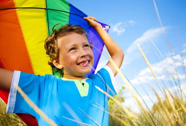 Liten Pojke Leker Med Kite Ursprungliga Fotosätta — Stockfoto