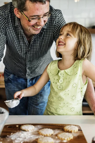 Unga Kaukasiska Baker Ursprungliga Fotosätta — Stockfoto