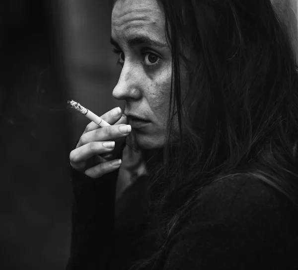 Woman Smoking Cigarette Alone Gray Scale Original Photoset — Stock Photo, Image