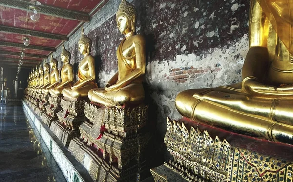 Escultura de Buda estilo tailandês — Fotografia de Stock