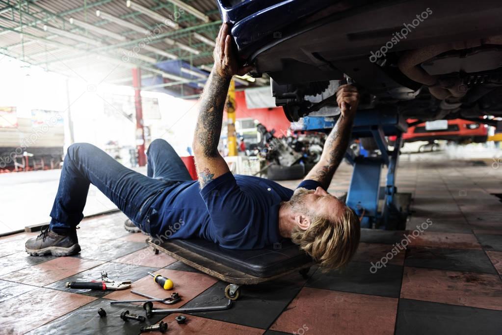 A mechanic fixing a car, original photoset