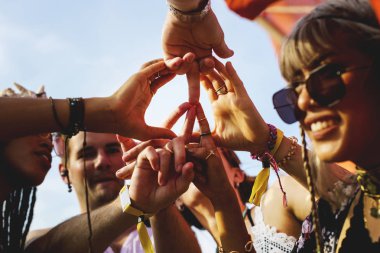Farklı bir grup insan bir yolculuğa ve Festivali, özgün zevk photoset