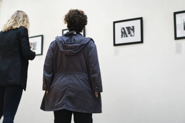 Sergide, orijinal fotoğraflara arayan insanlar photoset 