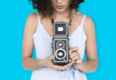 Retro kamera ile poz kadın 