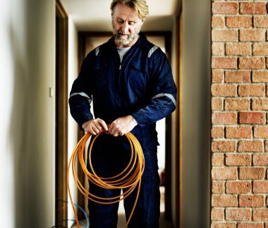 Elektrikçi çalışan Ev Onarım yüklemesi, özgün photoset