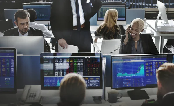 Equipo Bolsa Línea Trabajando Juntos —  Fotos de Stock