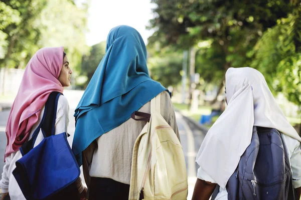 Groupe Femmes Musulmanes Passer Bon Moment — Photo