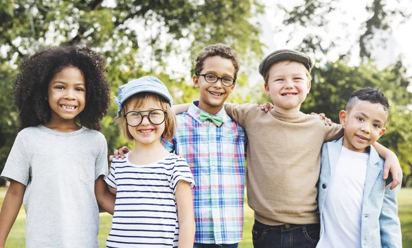 Bambini Felici Nel Parco Fotoset Originale — Foto Stock