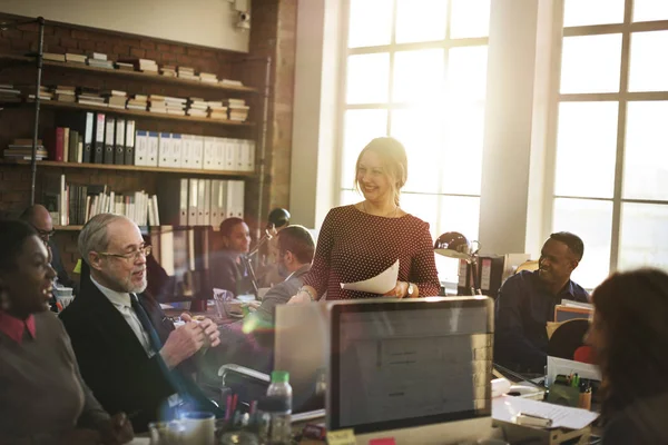 Trabalho em equipe de empresários — Fotografia de Stock