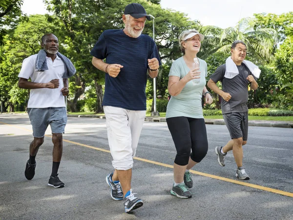 Senior Vänner Jogging Park Ursprungliga Fotosätta — Stockfoto