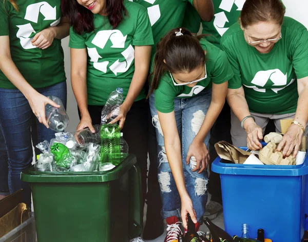 Menschen Die Die Umwelt Durch Recycling Schonen Originelle Fotosets — Stockfoto