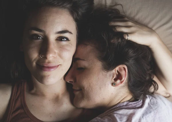 Couple lesbien amoureux — Photo