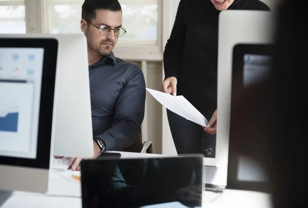 Diversi Uomini Affari Che Lavorano Fotoinsieme Originale — Foto Stock