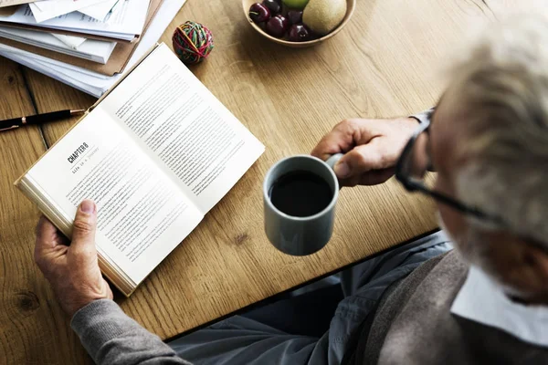 Old Man Reading Book Original Photoset — Stock Photo, Image