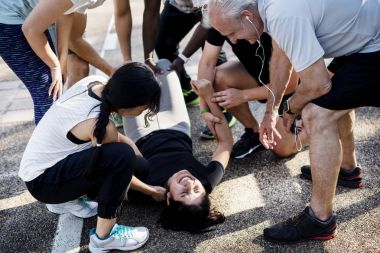 Grup yaralı bir kişi yardımcı halkı, orijinal photoset