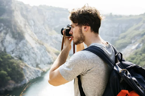 Homme Caucasien Prenant Des Photos Sur Sommet — Photo