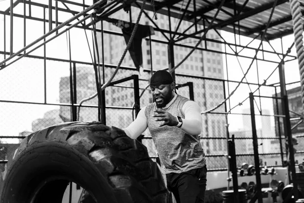 Africam Muž Cvičení Fitness Tělocvičně Originální Sada Fotek — Stock fotografie