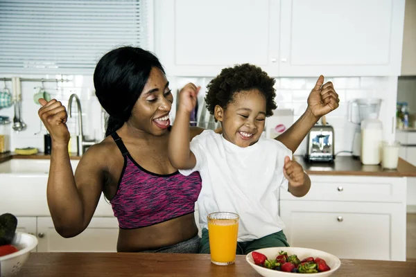 African Mother Son Rejoicing Kitchen — Stock Photo, Image