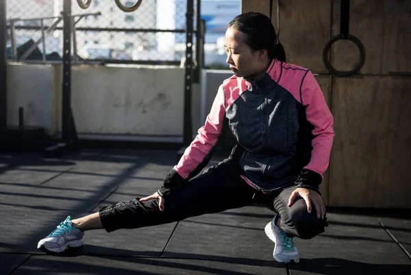 Asiatische Frau Die Fitnessstudio Trainiert Originelle Fotosets — Stockfoto