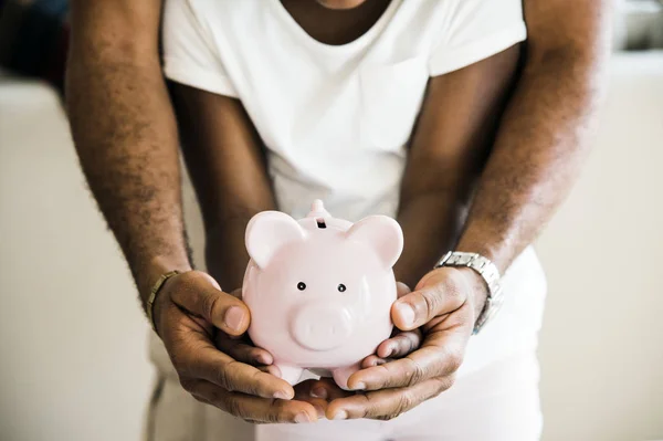 Pai Filha Segurando Porquinho Banco Mãos — Fotografia de Stock