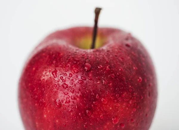 Makroaufnahme Eines Roten Apfels Isoliert Auf Weißem Hintergrund — Stockfoto