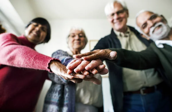 Grupo Amigos Seniores Que Apoiam Mutuamente — Fotografia de Stock