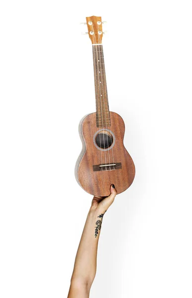 ギターを保持している白い背景に 入れ墨をした人間の手 — ストック写真