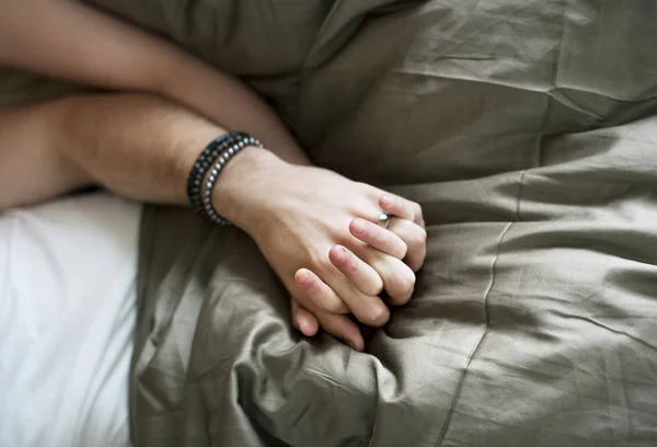 Çift Birlikte Yatakta Yatarken — Stok fotoğraf