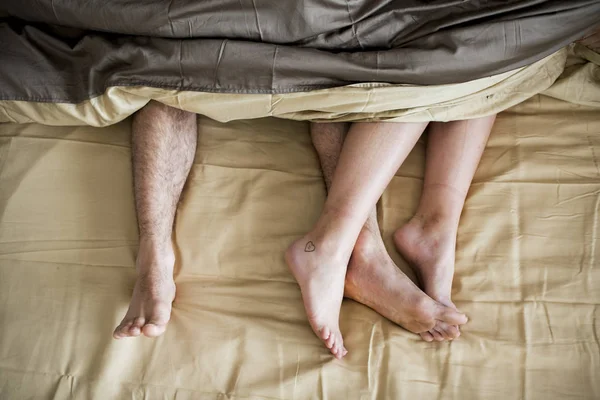 Caucasian Couple Lying Bed Together — Stock Photo, Image