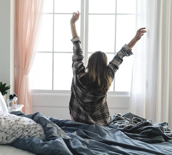 Rear View Woman Stretching Her Arms Morning — Stock Photo, Image