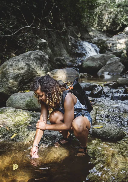 African Woman Backpacker Washing Hand Creek — Stock Photo, Image