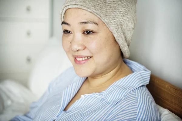 Asiática Enferma Mujer Cama —  Fotos de Stock