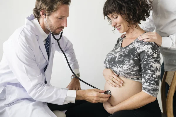 Pane Doktore Sledování Břicho Těhotné Ženy — Stock fotografie