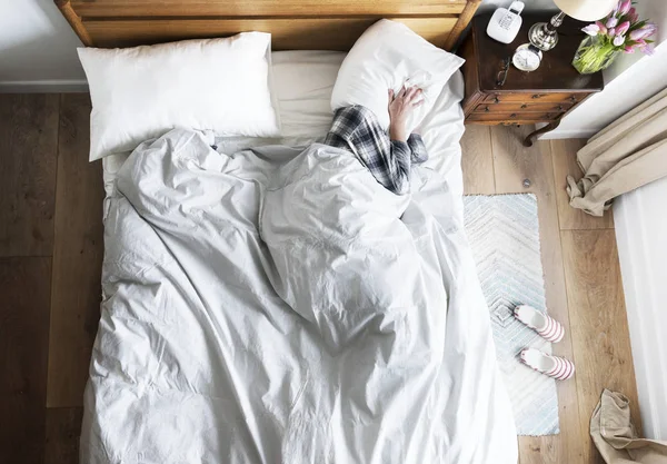 Persona Cama Insomnio Ruido — Foto de Stock