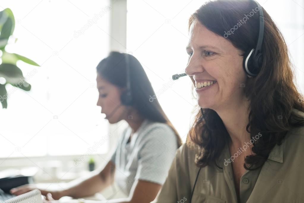 women working in customer service