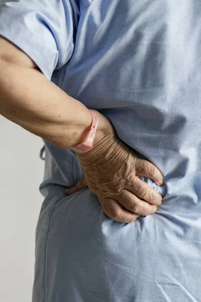 Oudere Vrouw Met Pijn Onderrug — Stockfoto