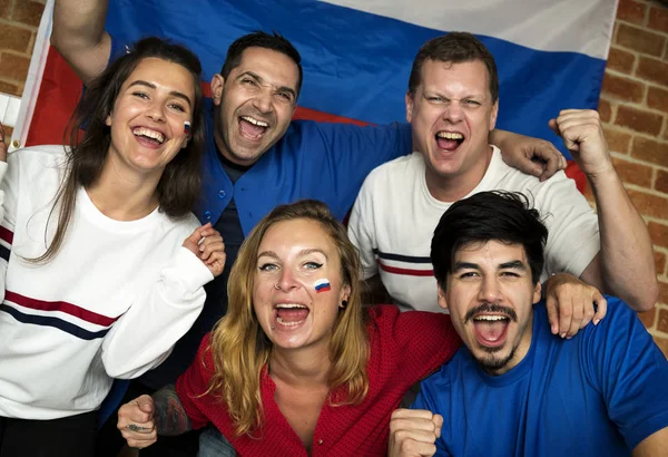 Друзі Вітають Кубок Світу Розфарбованим Прапором — стокове фото