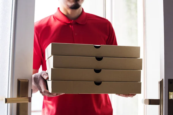 Homem Entrega Pizza Para Cliente — Fotografia de Stock