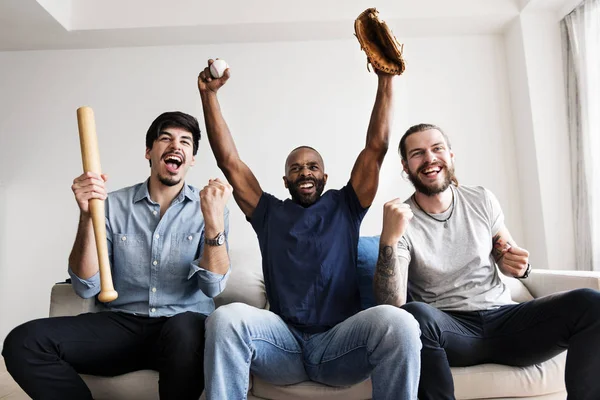 Amigos Animando Liga Deportiva Juntos — Foto de Stock