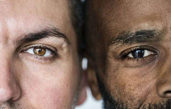 Dois Homens Étnicos Diferentes Olhos Closeup — Fotografia de Stock